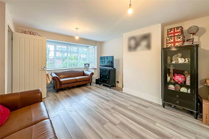 3 Bedroom Semi-Detached House For Sale In Windmill Avenue, St. Albans, Hertfordshire, AL4