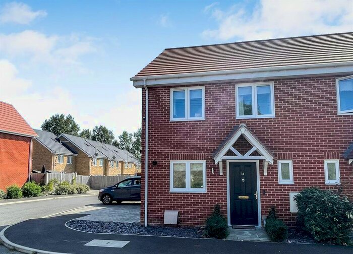 3 Bedroom Semi-Detached House For Sale In Elliots Close, West Horndon, Brentwood, CM13