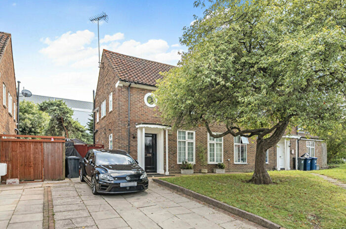3 Bedroom Semi-Detached House For Sale In Moyne Place, West Twyford, NW10