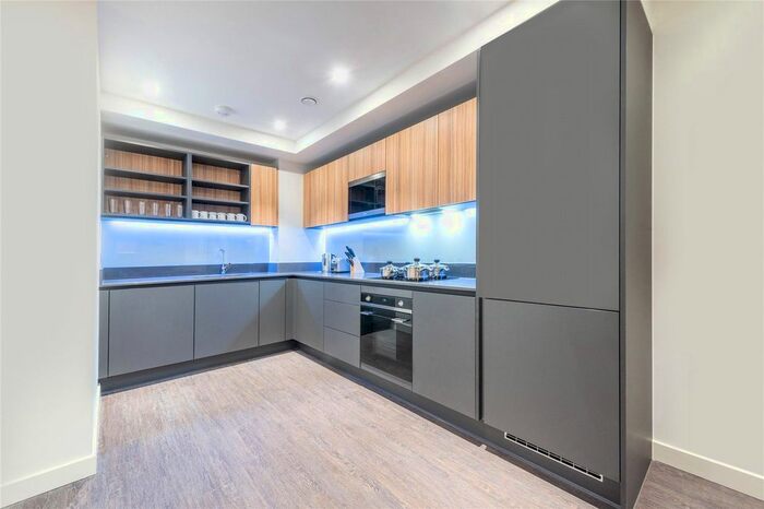 3 Bedroom Flat To Rent In Western Gateway, Canary Wharf, E16