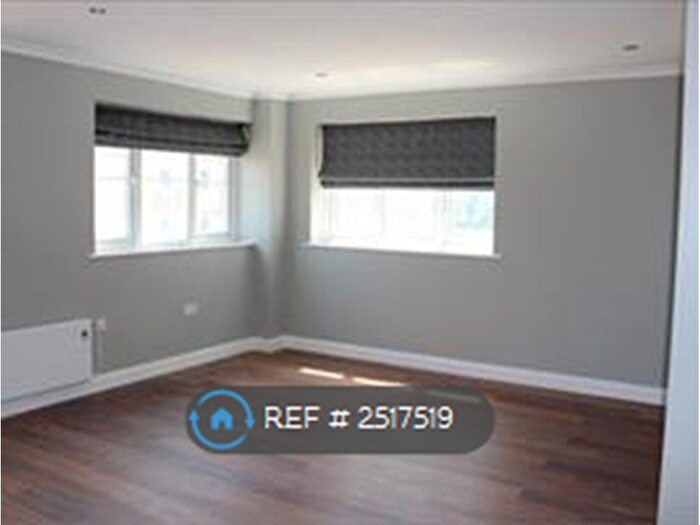 1 Bedroom Flat To Rent In Brisbane Court, Slough, SL1