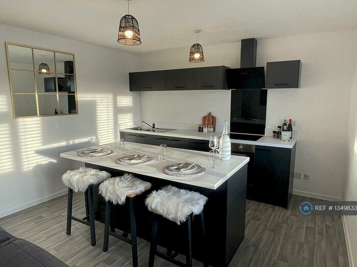 2 Bedroom Flat To Rent In Tytherington, Macclesfield, SK10