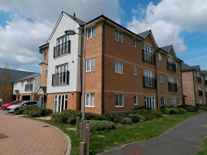 2 Bedroom Flat To Rent In Holmbush Drive, Faygate, Horsham, RH12