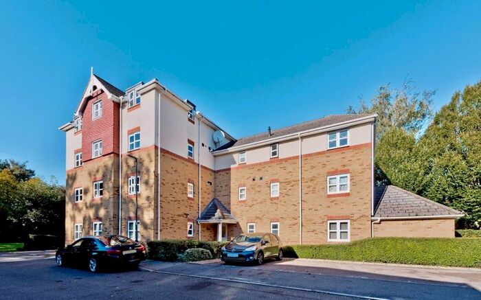 2 Bedroom Flat To Rent In Dreadnought Close, Colliers Wood, London, SW19