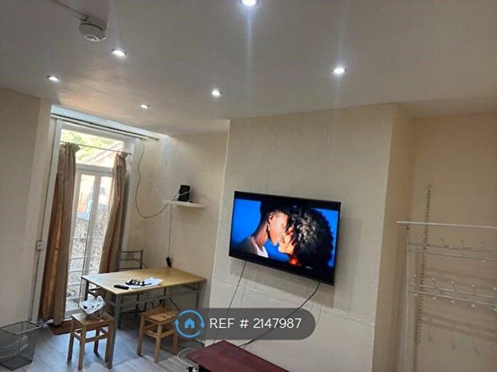 4 Bedroom Terraced House To Rent In Grandale Street, Manchester, M14