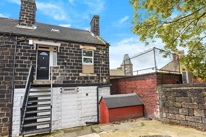 2 Bedroom Flat To Rent In High Street, Yeadon, Leeds, LS19