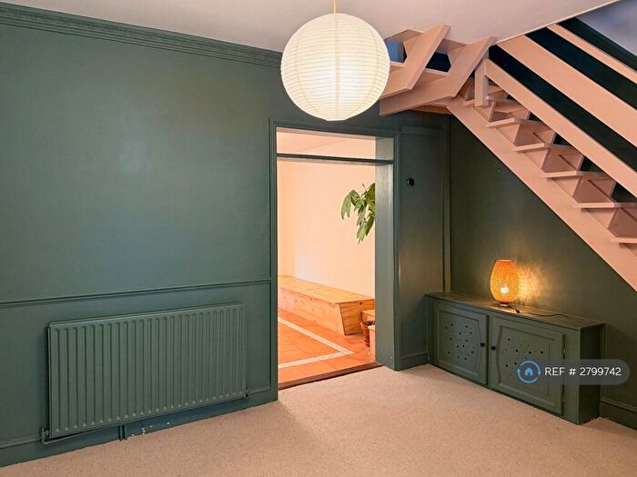 3 Bedroom Detached House To Rent In Bramley Close, London, E17