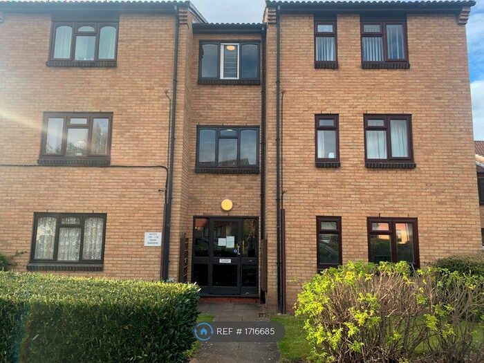 Studio To Rent In Swan Gardens, Birmingham, B23