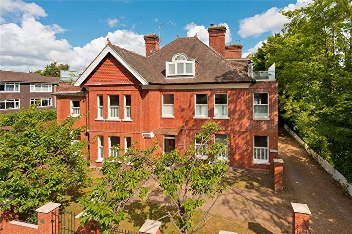3 Bedroom Flat For Sale In St. Georges Avenue, Weybridge, Surrey, KT13