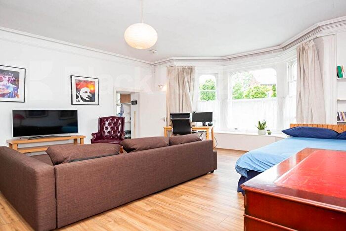 Flat To Rent In Cromwell Avenue, Highgate, N6