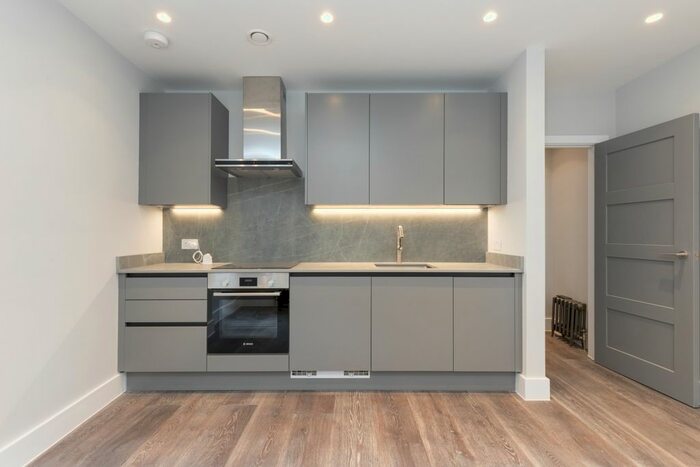 1 Bedroom Flat To Rent In Shorts Gardens, London, WC2H