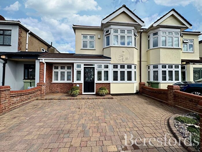 3 Bedroom Semi-Detached House For Sale In Albany Road, Hornchurch, RM12