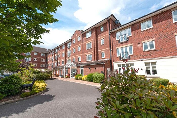 2 Bedroom Flat For Sale In Deercote Court, Glen Luce, Turners Hill, Cheshunt, Herts, EN8