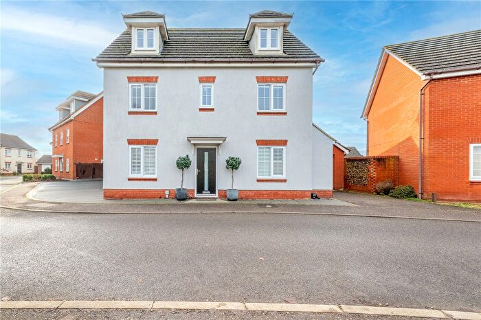 6 Bedroom Detached House For Sale In Cygnet Close, Attleborough, Norfolk, NR17