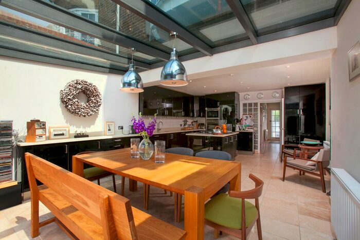 4 Bedroom Terraced House To Rent In Clifden Road, Twickenham, Uk, TW1