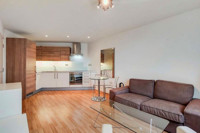 1 Bedroom Flat To Rent In Tyssen Street, Hackney, London, E8