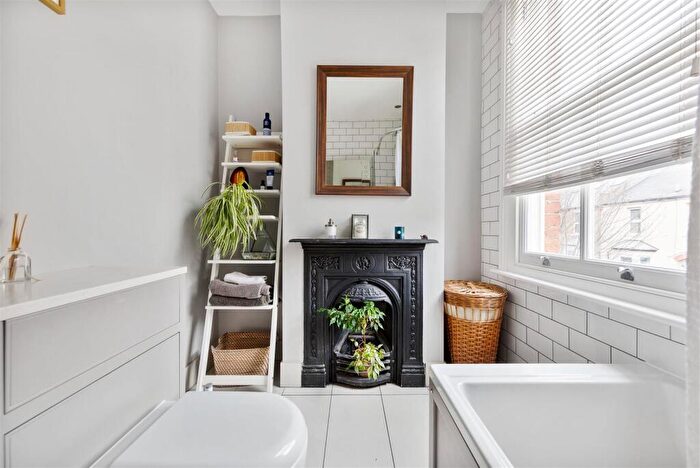 2 Bedroom Apartment To Rent In Brighton Avenue, Walthamstow, E17