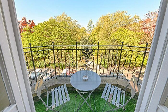 2 Bedroom Flat For Sale In Cadogan Square, Chelsea, London, SW1X