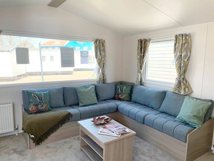 2 Bedroom Mobile/park Home For Sale In Corton, NR32