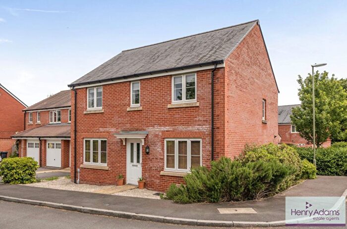 4 Bedroom Detached House For Sale In Reed Way, Petersfield, GU32