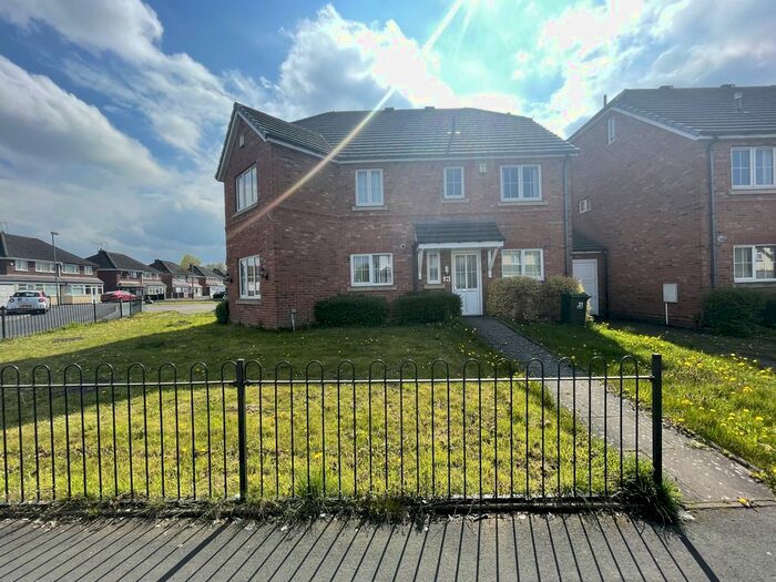 4 Bedroom Town House To Rent In Pound Road, Oldbury, B68