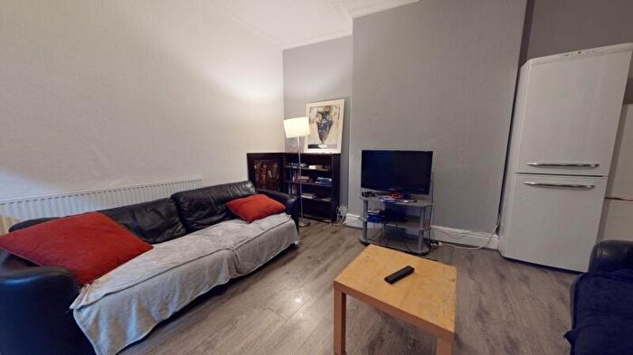 6 Bedroom Property To Rent In The Crescent, Hyde Park, Leeds, LS6