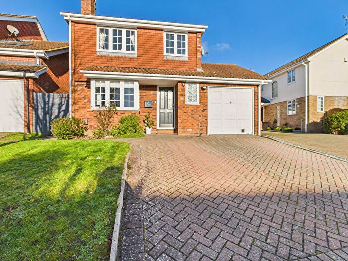 4 Bedroom Detached House For Sale In Saffron Close, Chineham, Basingstoke, RG24