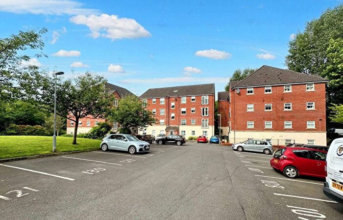 2 Bedroom Flat For Sale In Stonemere Drive, Radcliffe, M26