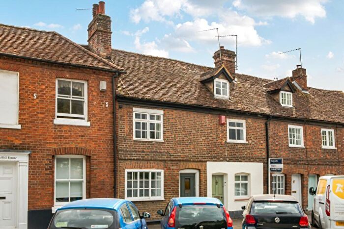 2 Bedroom Cottage To Rent In London End Beaconsfield, HP9