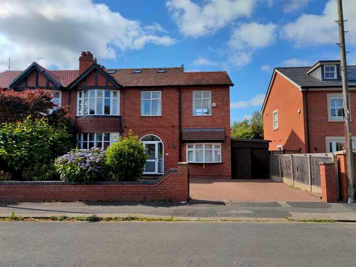 5 Bedroom Semi-Detached House To Rent In Hillington Road, Sale, M33