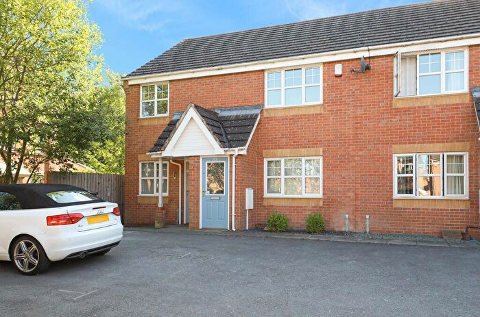 2 Bedroom Flat To Rent In Worcester Close, Clay Cross, S45