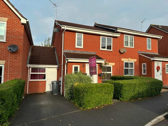 4 Bedroom Semi-Detached House To Rent In Stutts End, Cotford St. Luke, Taunton, TA4