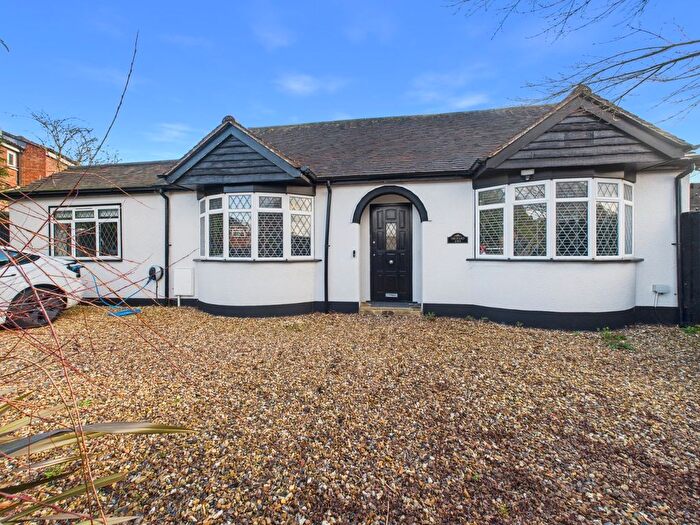4 Bedroom Chalet To Rent In Orchard Avenue, Ashford, Surrey, TW15
