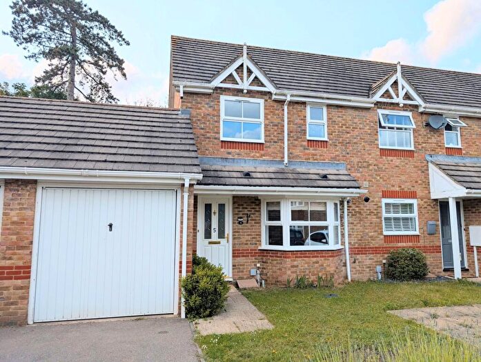 3 Bedroom House To Rent In Bowes Close, Horsham, RH13