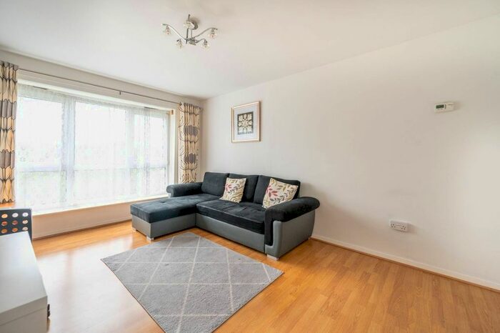 2 Bedroom Flat To Rent In Libra Road, Plaistow, London, E13