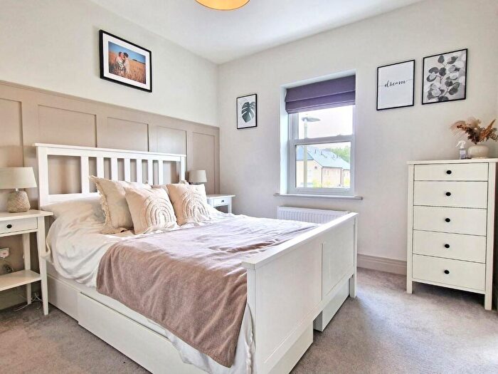 3 Bedroom Terraced House For Sale In Clifton Close, Bicester, OX26