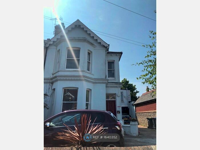1 Bedroom Flat To Rent In Tower Road, Worthing, BN11