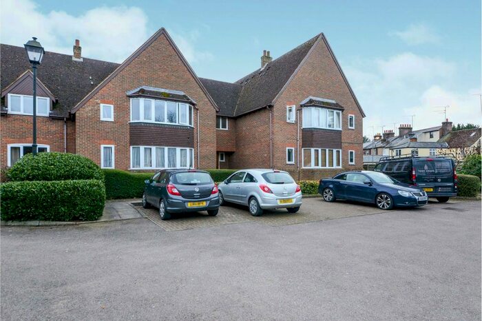 2 Bedroom Flat To Rent In Westminster Court, Grove Road, Harpenden, AL5
