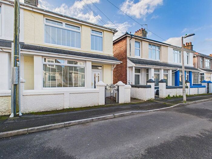 3 Bedroom Semi Detached House For Sale In Lewis Place, Porthcawl, CF36