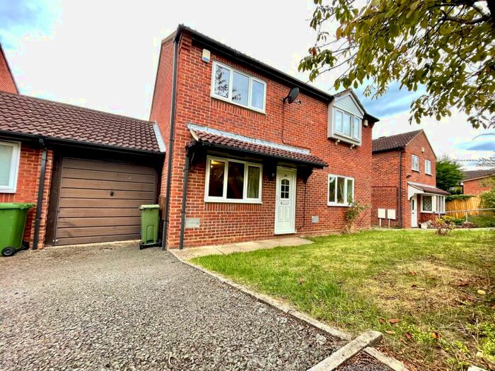 2 Bedroom House To Rent In Vyne Crescent, Great Holm, Milton Keynes, MK8