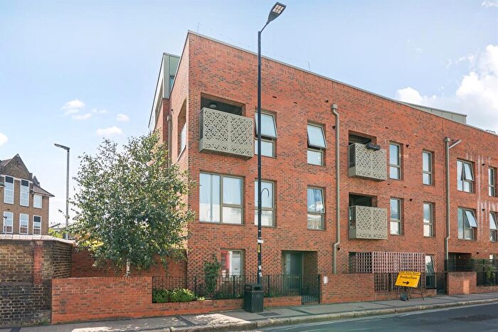 3 Bedroom Apartment For Sale In Southampton Way, London, SE5