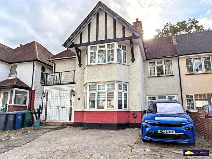 4 Bedroom Semi Detached House To Rent In Edgwarebury Lane, Edgware, HA8