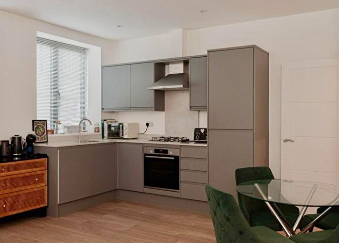 2 Bedroom Apartment For Sale In Bay Tree Avenue, Opus Court Bay Tree Avenue, KT22