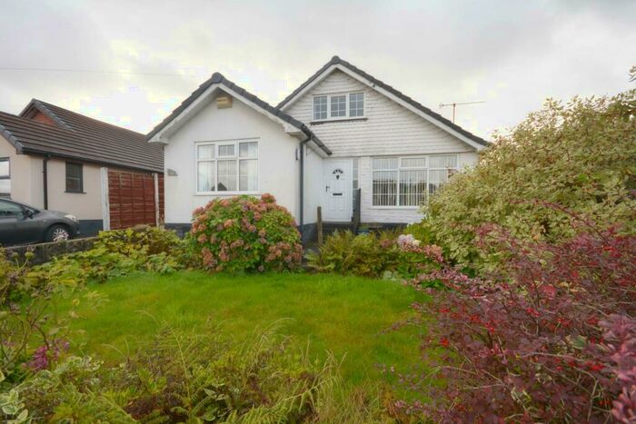 3 Bedroom Detached Bungalow To Rent In Cotswold Crescent, Bury, BL8