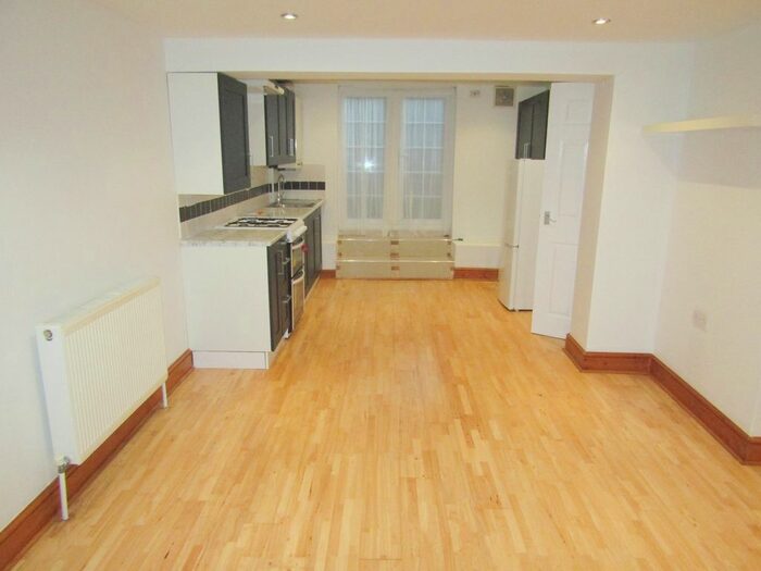 2 Bedroom Flat To Rent In Rushmore Road, Hackney, E5