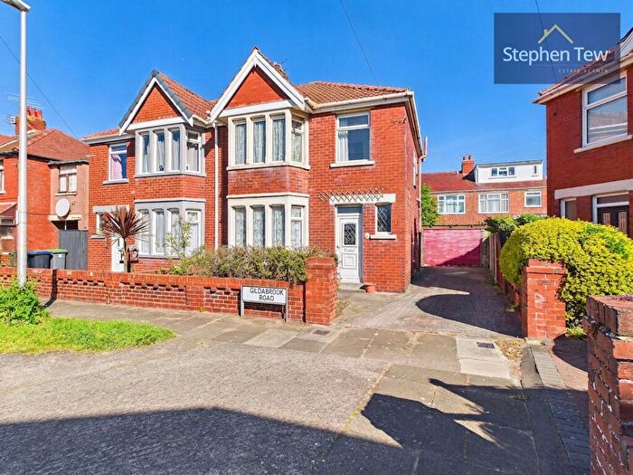3 Bedroom Semi-Detached House For Sale In Gildabrook Road, Blackpool, FY4
