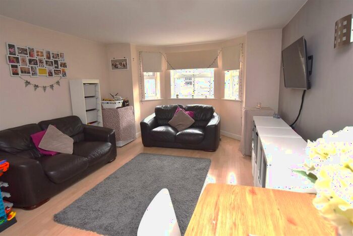 2 Bedroom Apartment For Sale In The Links, Howbeck Road, Oxton, CH43