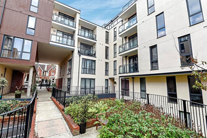 1 Bedroom Flat To Rent In Martyr Road, Guildford, GU1