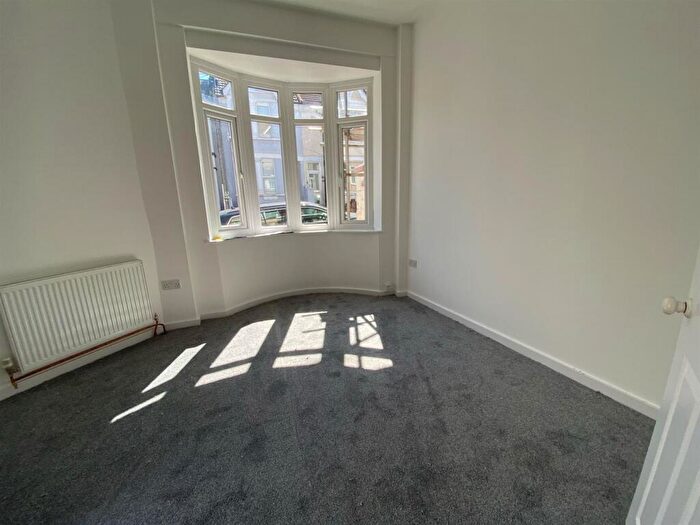 3 Bedroom End Of Terrace House To Rent In Milner Road, Gillingham, ME7