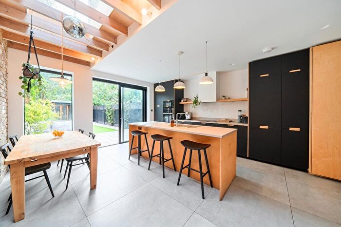 3 Bedroom House To Rent In Roseberry Gardens, Harringay, London, N4